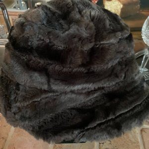 WOMAN FAUX FUR HAT